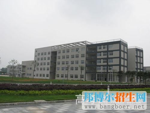 四川华新现代职业学院校园一角2644