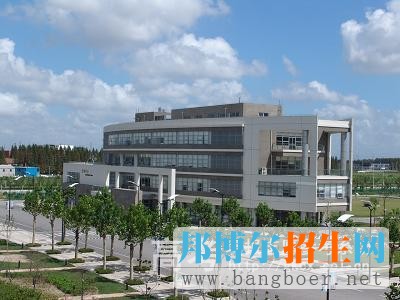 上海中医药大学中药学院校园一角836