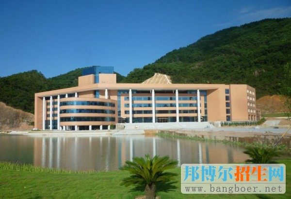 广东药学院