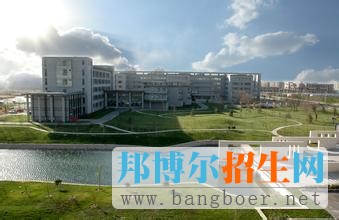 　　天津师范大学