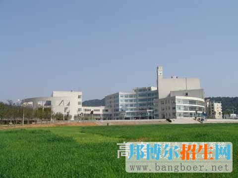 武汉工程科技学院校园一角10913