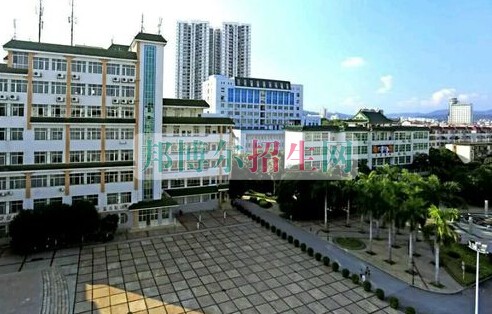 右江民族医学院