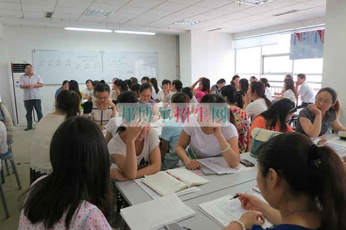 初中毕业学会计的学校