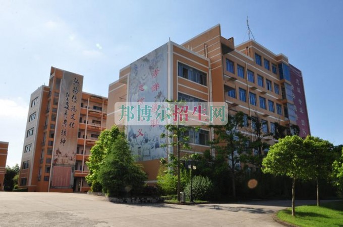 学软件技术哪个学校好