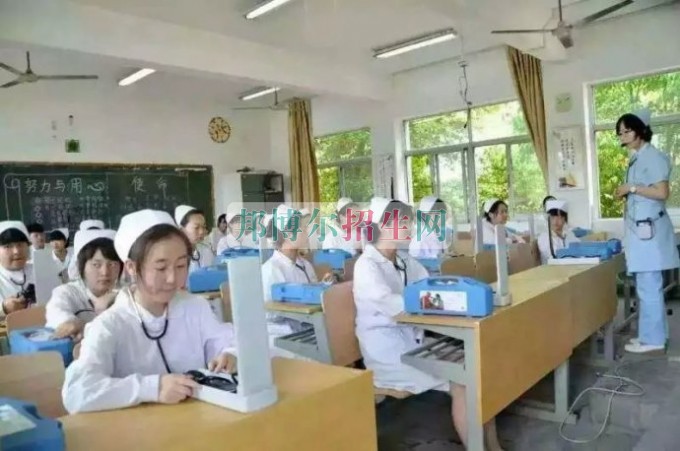 成都哪里有高级护理学校