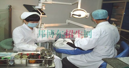 成都哪个口腔医学学校好