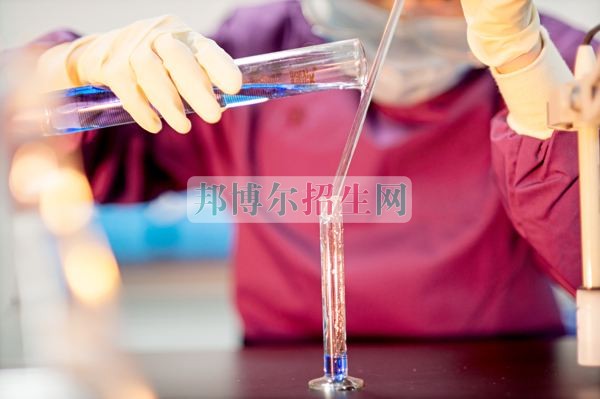 成都初中生可以读医学检验吗