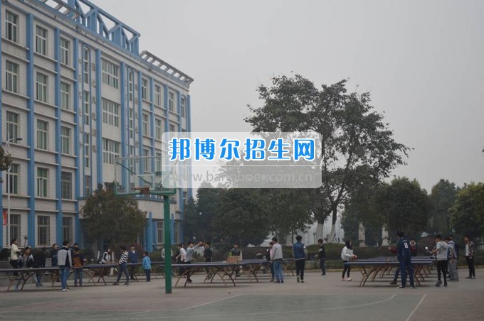 四川省江安县职业技术学校周末大课堂，留守学生温馨家园