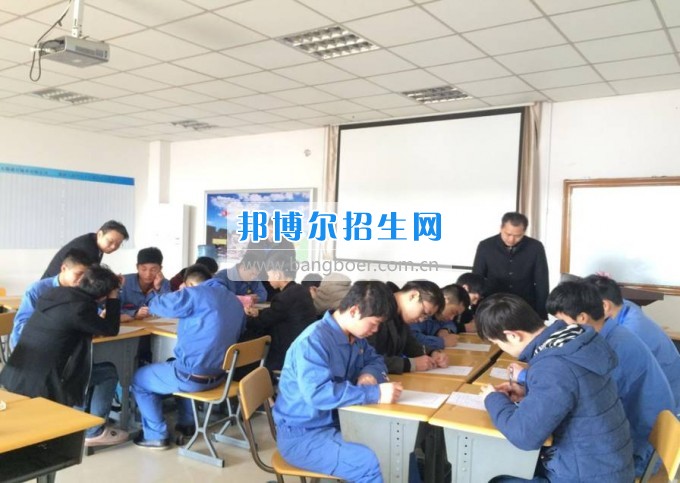 四川省江安县职业技术学校领导到企业看望实习就业学生