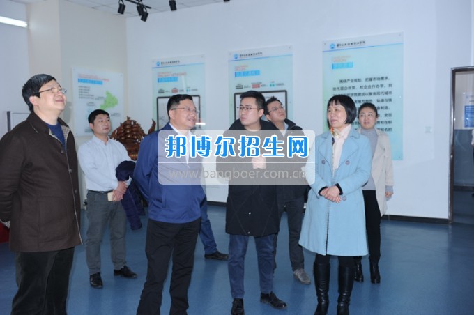 贵阳轨道公司考察重庆公共运输职业学院并进行校企合作洽谈