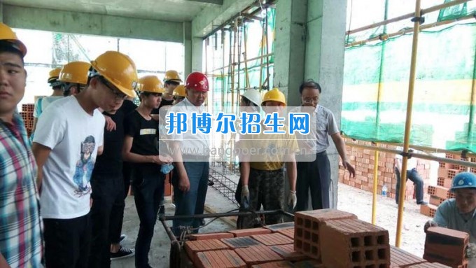 成都初中生可以读建筑工程施工技术吗