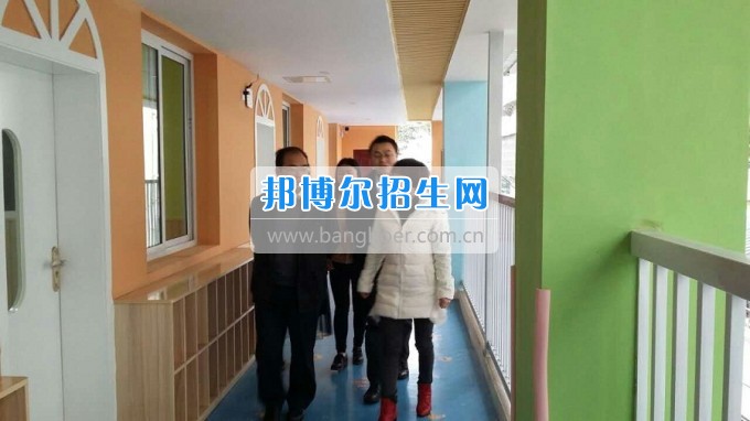 南充师范学校蔡礼儒校长赴高坪、嘉陵参加实习就业基地挂牌并看望实习生