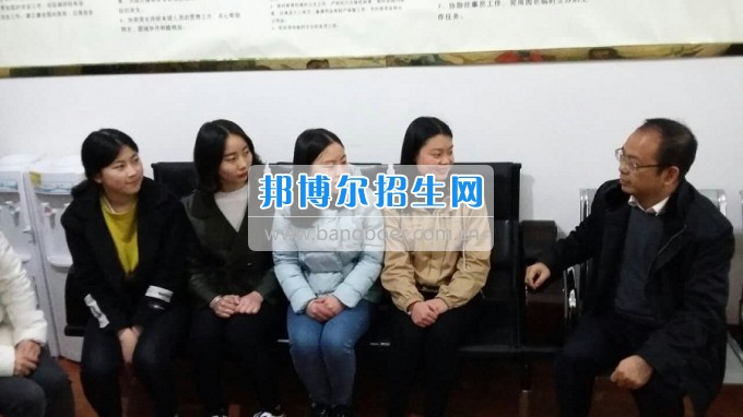 南充师范学校蔡礼儒校长赴高坪、嘉陵参加实习就业基地挂牌并看望实习生