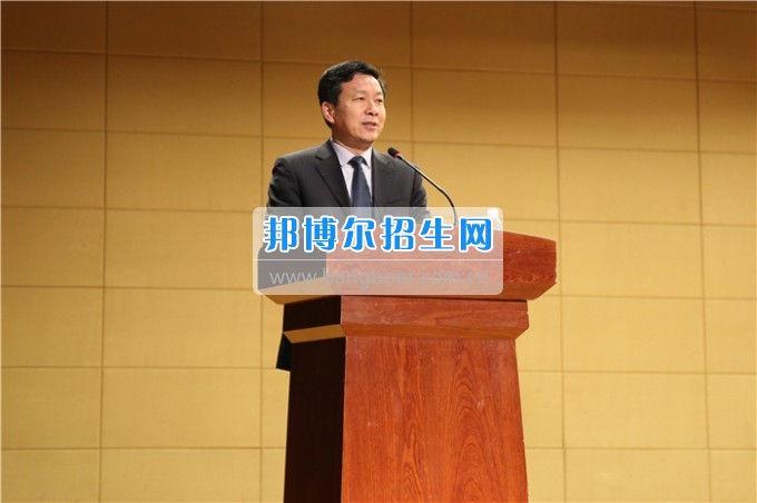 重庆大学城市科技学院召开新学期全体教职工大会