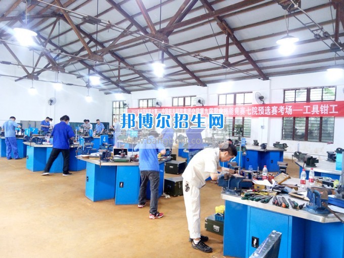 第九届职业技能竞赛七院选拔赛工具钳工项目在四川航天职业技术学院举行