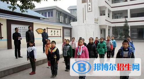 巴中市信息技术学校招生办联系电话