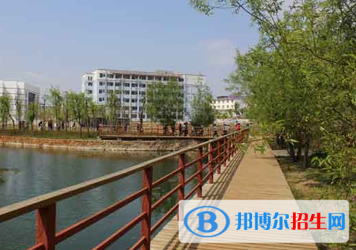 丽江市技工学校