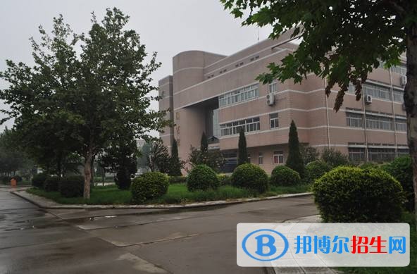 重庆市青山工业技工学校招生办联系电话