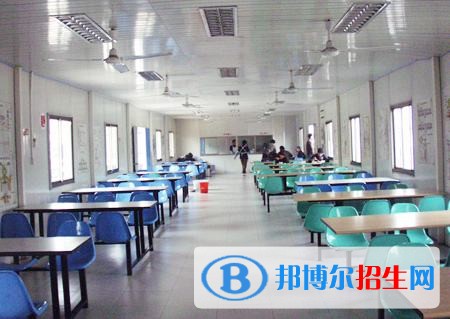广安市世纪职业技术学校宿舍条件