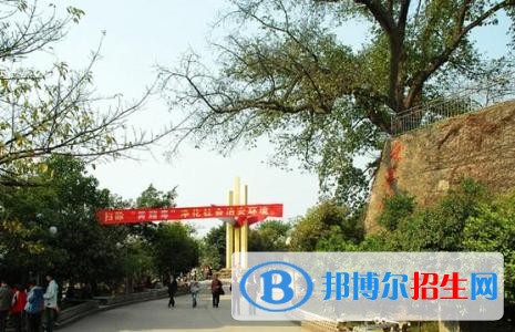 重庆去读中专学校学什么对以后好一点