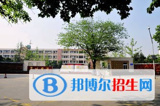四川省崇州市蜀城中学2022年学费、收费标准