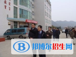 六盘水高中女生上什么中专学校好