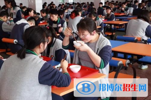 灵石县第一职业高级中学宿舍条件