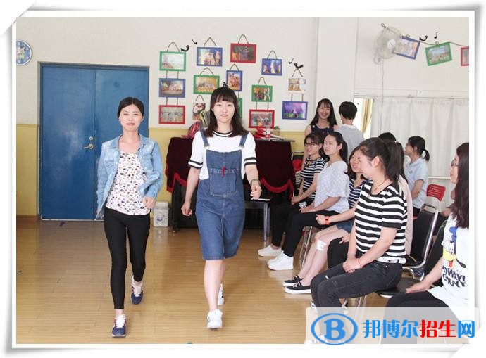 这群90后男幼师均毕业于广西幼儿师范高等专科学校,是