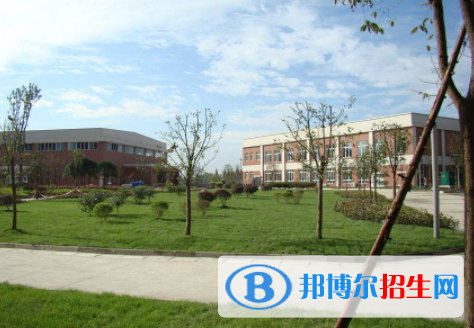 都江堰市技工学校1