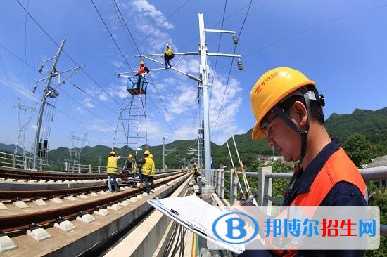  江苏省男生读铁路学校学什么好