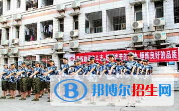 四川男生上铁路学校学什么好