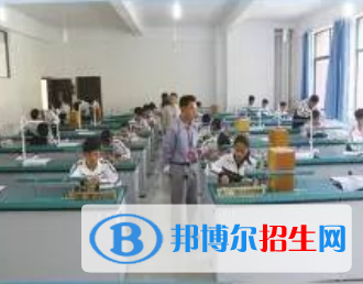 云南凤庆第一中学2022年招生办联系电话