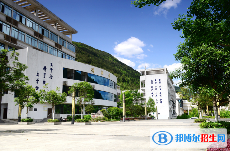 重庆酉阳县职业教育中心2020年招生办联系电话