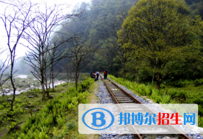 黄冈2020年初中生可以去铁路学校吗