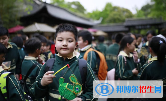 镇江枫叶国际学校小学部2020年学费、收费多少