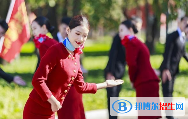 湖北2020年女生读航空服务学校学什么好