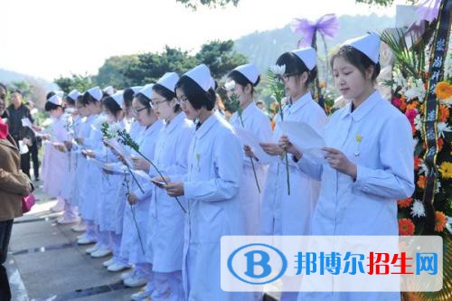 四川2021年女生上卫校学什么好