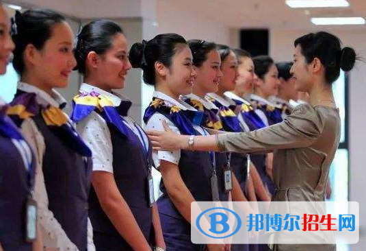 武汉2021年初中生能读什么航空服务学校