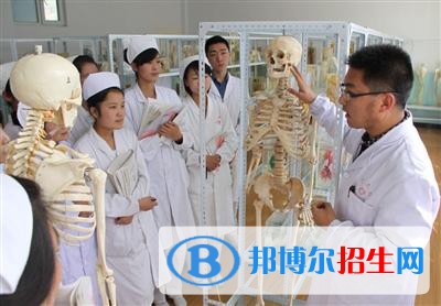 成都2021年男生在卫校学什么好