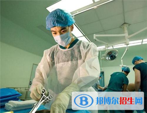 成都2021年男生读卫校学什么专业好