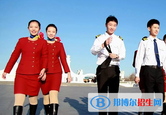 武汉2021年男生读航空服务学校学什么专业好