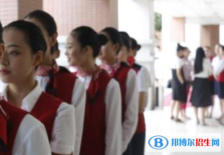 武汉2021年女生上航空服务学校学什么专业好