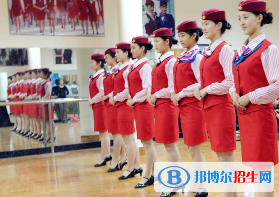 武汉2021年女生初中毕业上航空服务学校