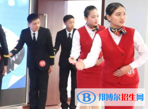 武汉2021年航空服务学校中专升大专考什么