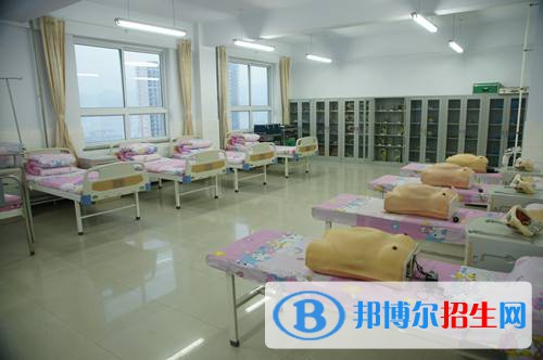 重庆2022年男生可以读护理学校吗