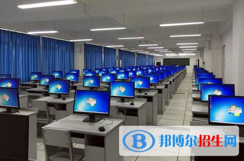 贵阳2021年初中生能学计算机学校吗