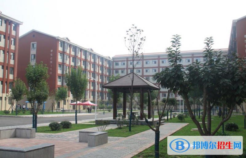 渭南中专招生 渭南中专常见问答 / 正文学校牵头成立了陕西铁路 建筑