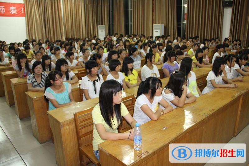 广西2021年中专女生学什么专业