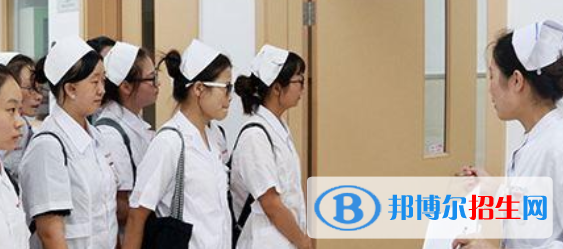 成都2021年女生读护理学校怎么样