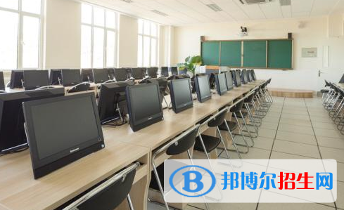 杭州2021年男生在计算机学校学什么好